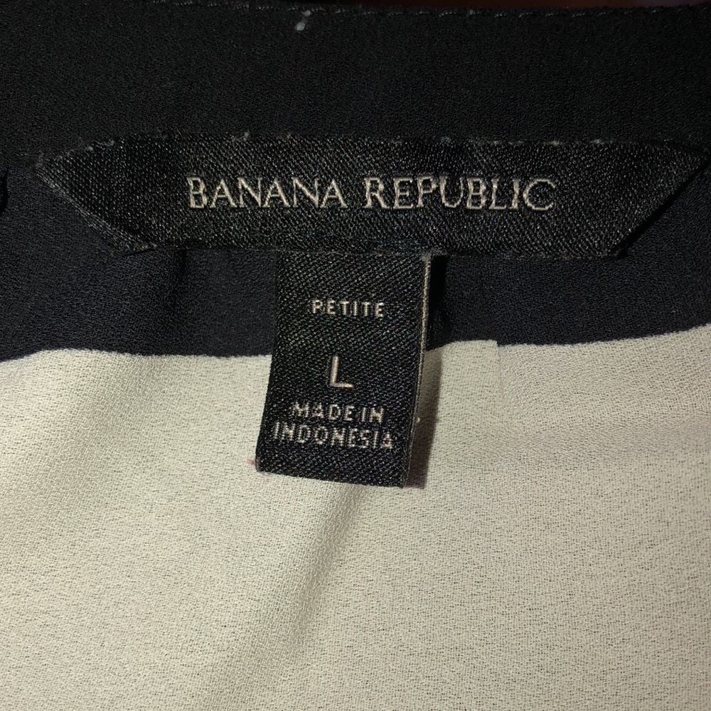 Black/White/Grey Blouse Banana Republic (LPetite) - Picture 4 of 6